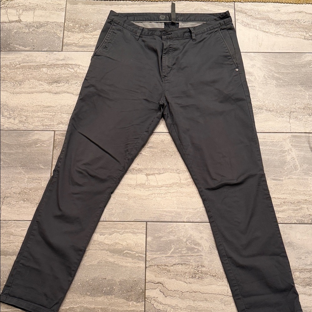 Vuori Men's Gray Pants